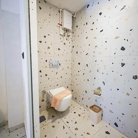 Thanos Hotell *