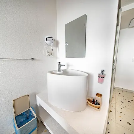 Thanos Hotell